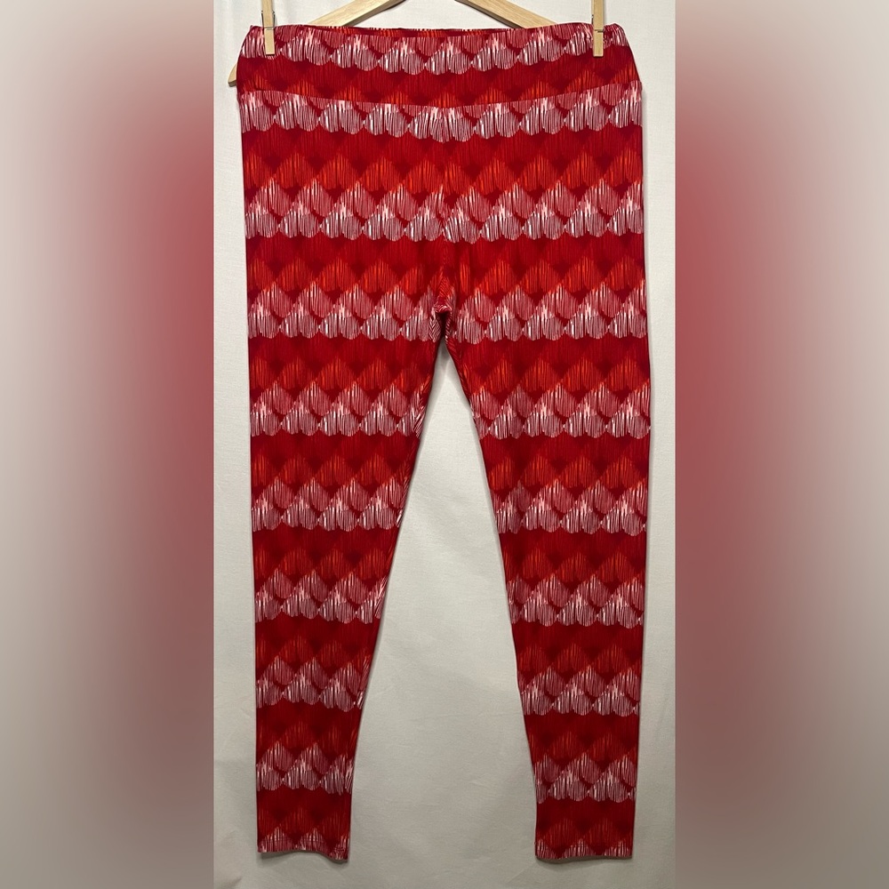 LuLaRoe Leggings Striped Hearts in Multicolored Pattern Size Tall & Curvy